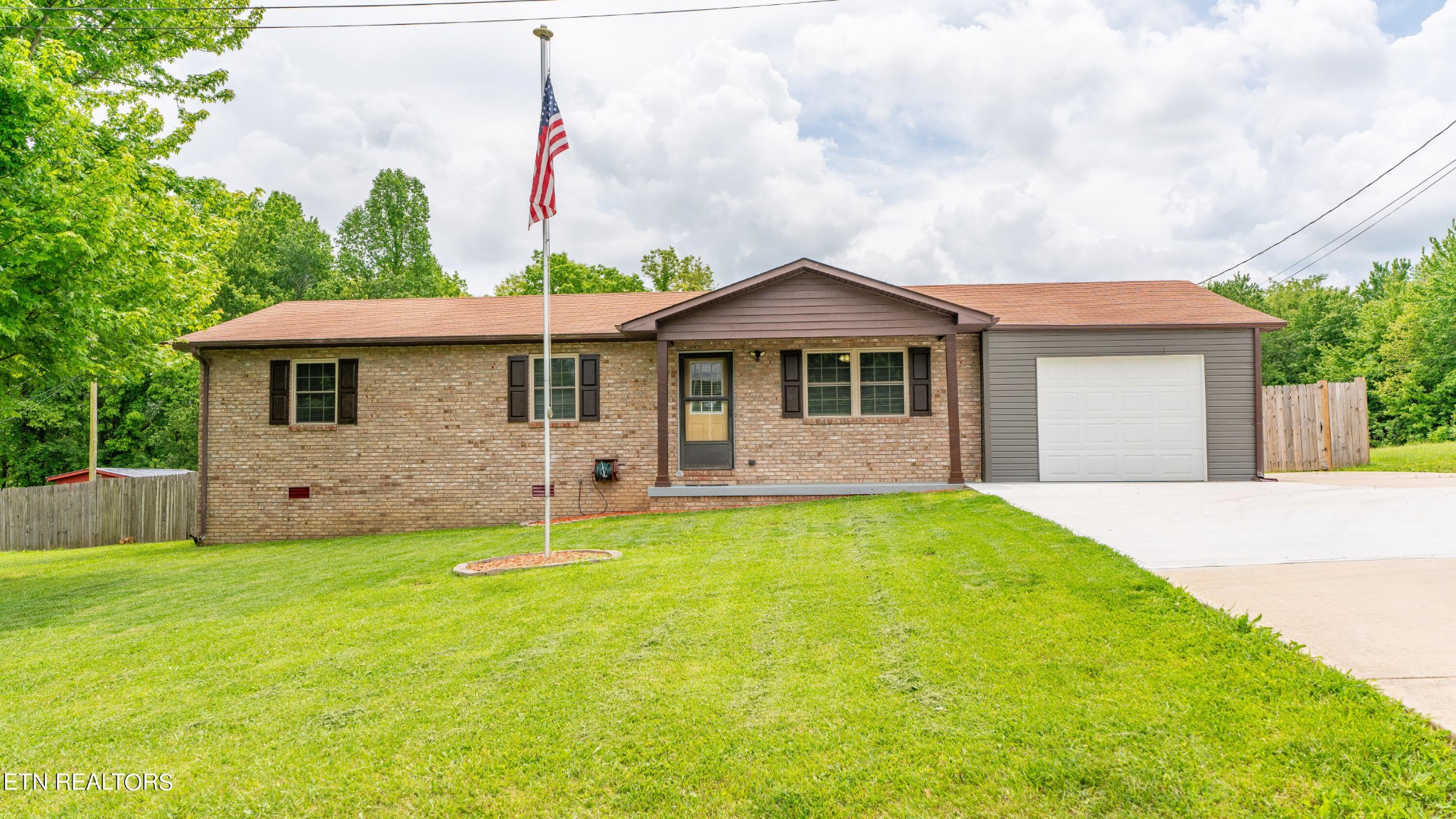 334 Whittenburg Road Crossville, TN 38571 - Photo 3 of 32