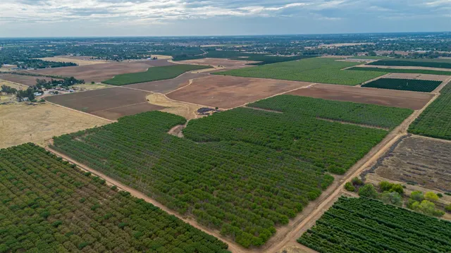 a view of a tennis court
