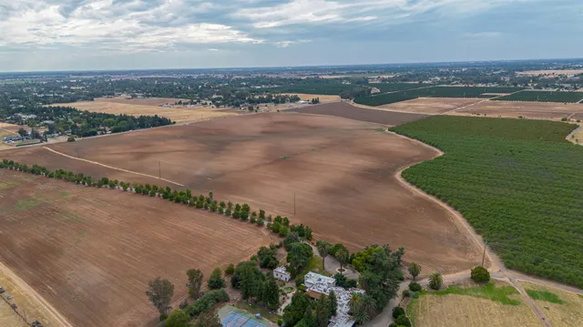 $25,000,000 | 10464 East Herndon Avenue, Clovis, CA 93619