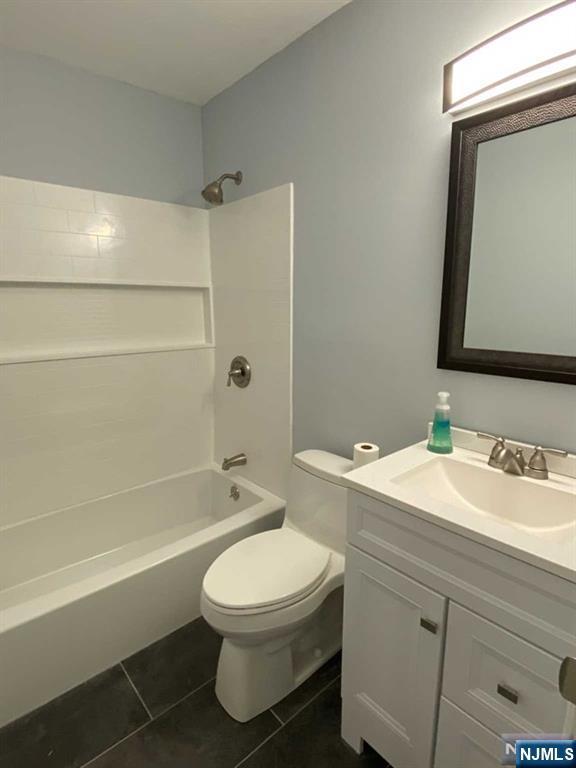 1417 Faulkner Court Mahwah, NJ 07430 - Photo 4 of 7 a bathroom with a toilet a sink and a bathtub