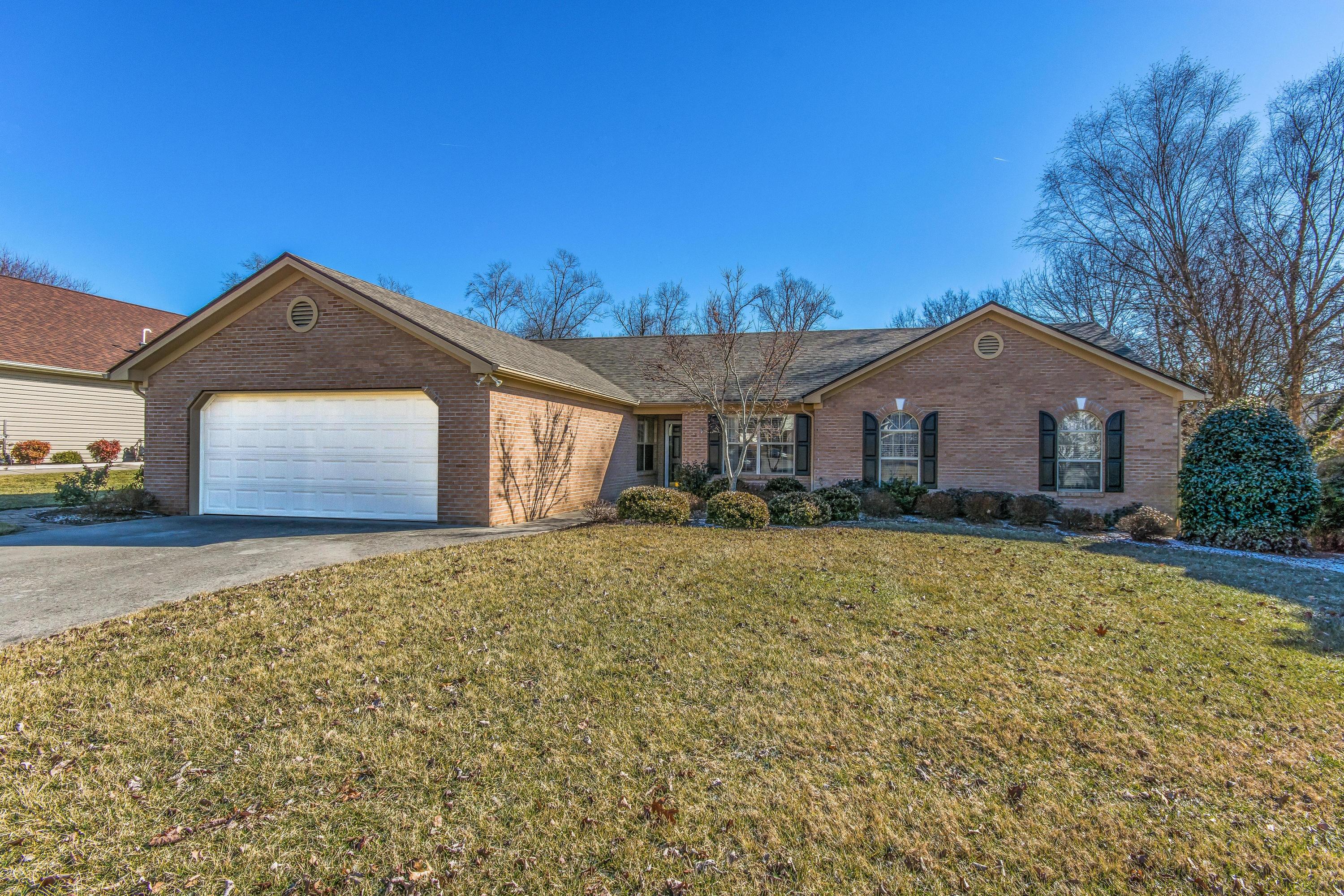 10024 Double Tree Road Knoxville, TN 37932 - Photo 2 of 32 10024 Double Tree Road-MLS_Size-002-Exte