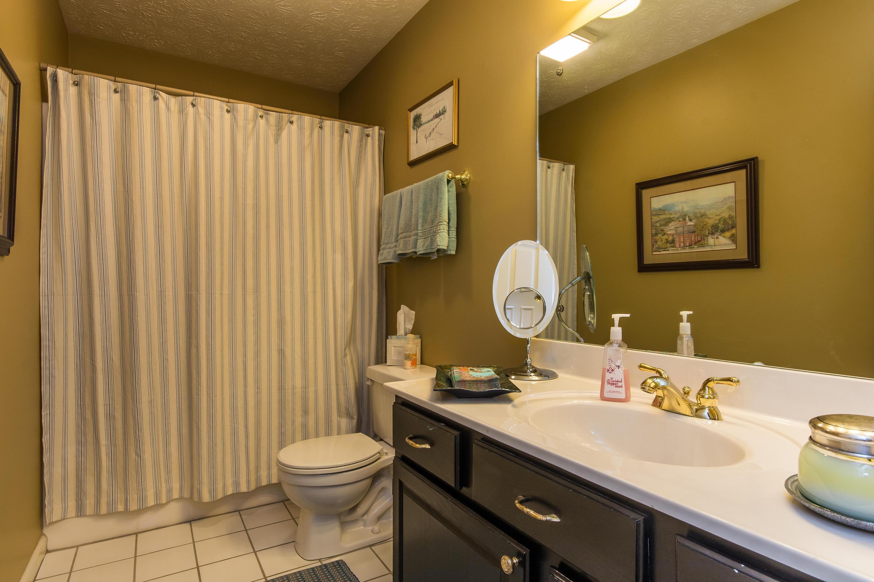 10024 Double Tree Road Knoxville, TN 37932 - Photo 24 of 32 10024 Double Tree Road-MLS_Size-026-Bath