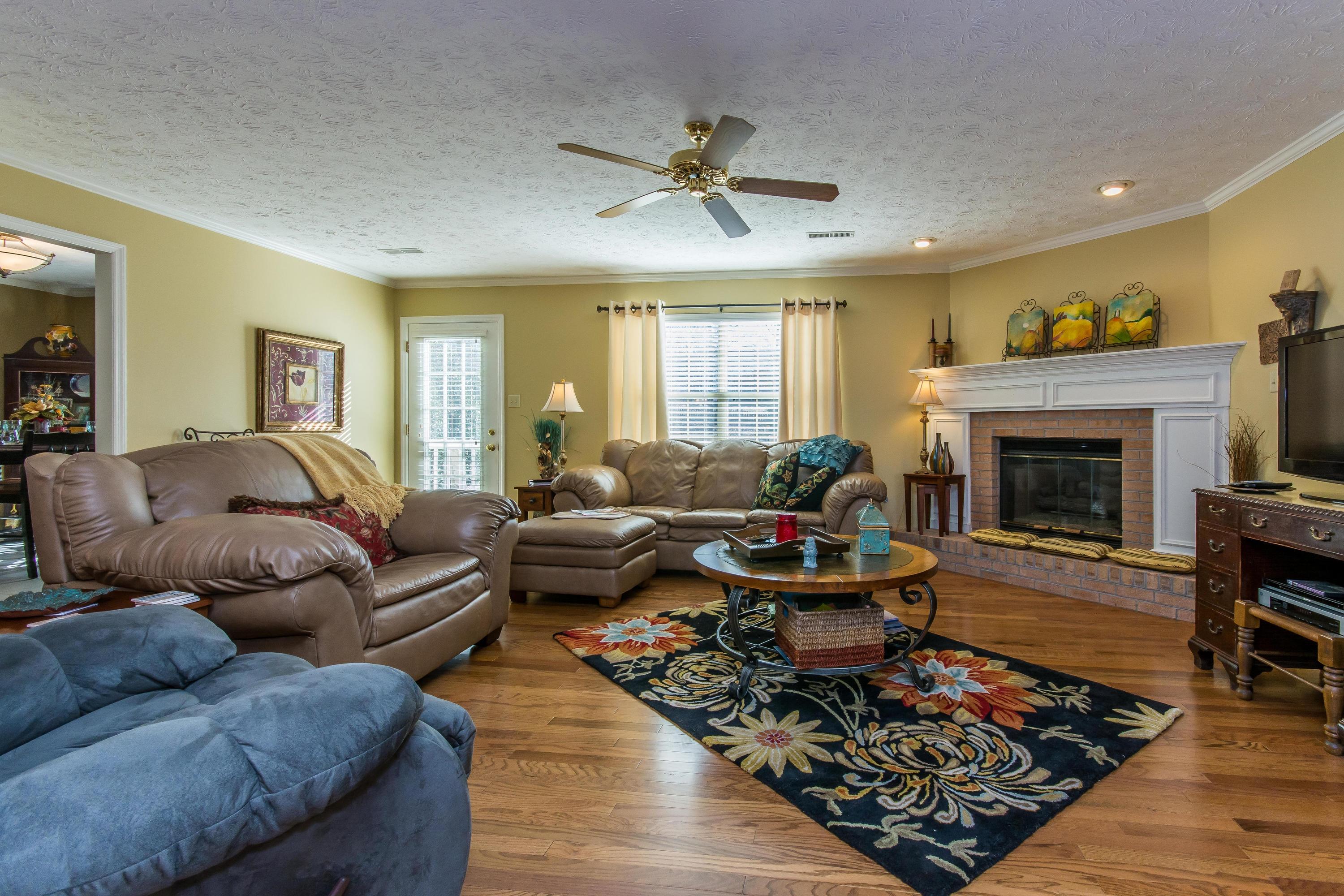 10024 Double Tree Road Knoxville, TN 37932 - Photo 5 of 32 10024 Double Tree Road-MLS_Size-005-Livi