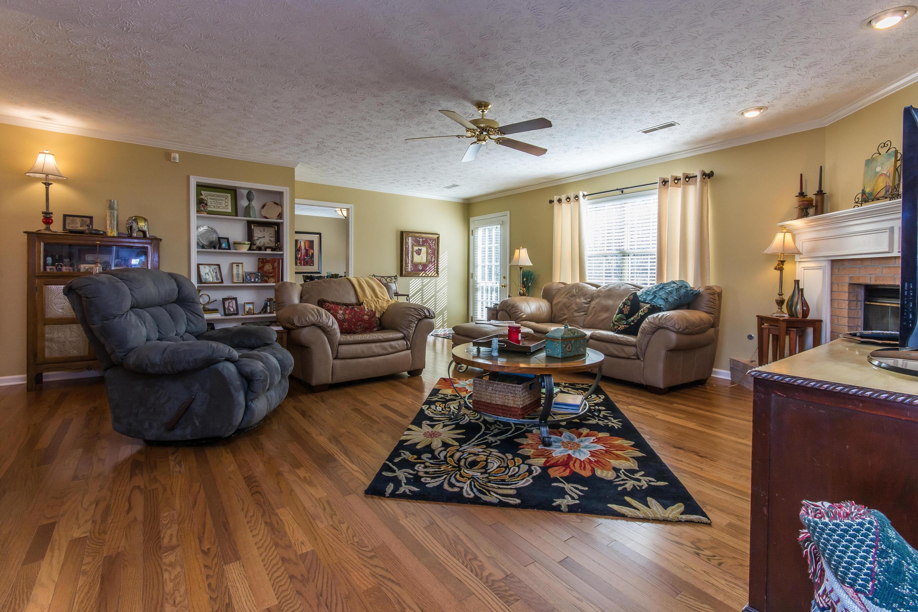 10024 Double Tree Road Knoxville, TN 37932 - Photo 6 of 32 10024 Double Tree Road-MLS_Size-006-Livi