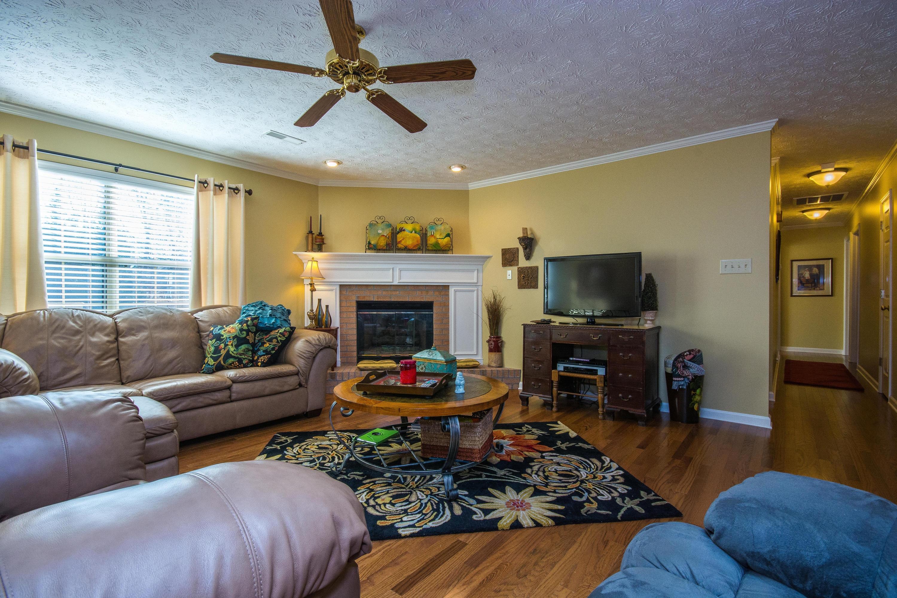 10024 Double Tree Road Knoxville, TN 37932 - Photo 7 of 32 10024 Double Tree Road-MLS_Size-007-Livi