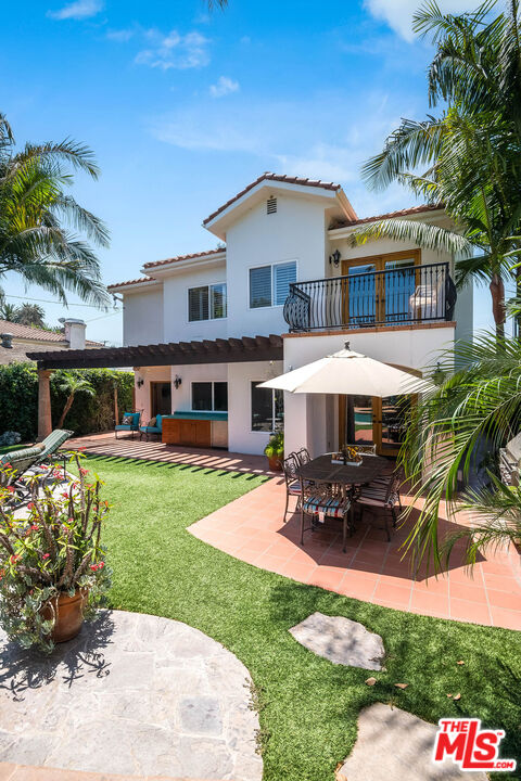 4520 Tyrone Avenue Sherman Oaks, CA 91423 - Photo 25 of 61 a front view of a house with garden