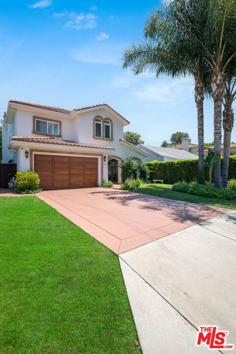 4520 Tyrone Avenue Sherman Oaks, CA 91423 - Photo 4 of 61 a front view of house with yard and green space
