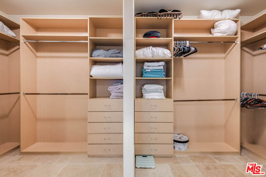 4520 Tyrone Avenue Sherman Oaks, CA 91423 - Photo 61 of 61 a view of a refrigerator