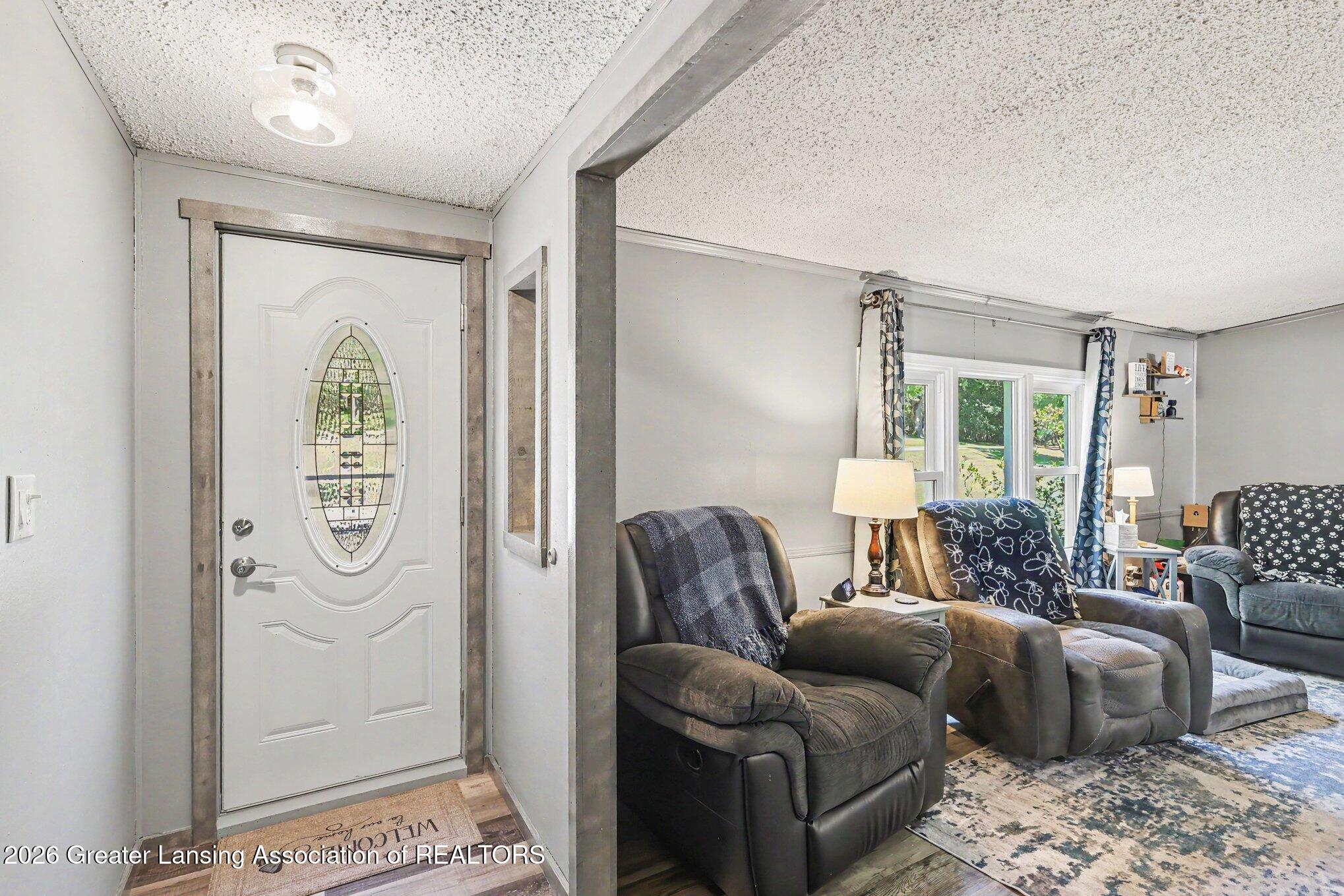 8995 River Park Road Jackson, MI 49201 - Photo 3 of 25 017_file_9217