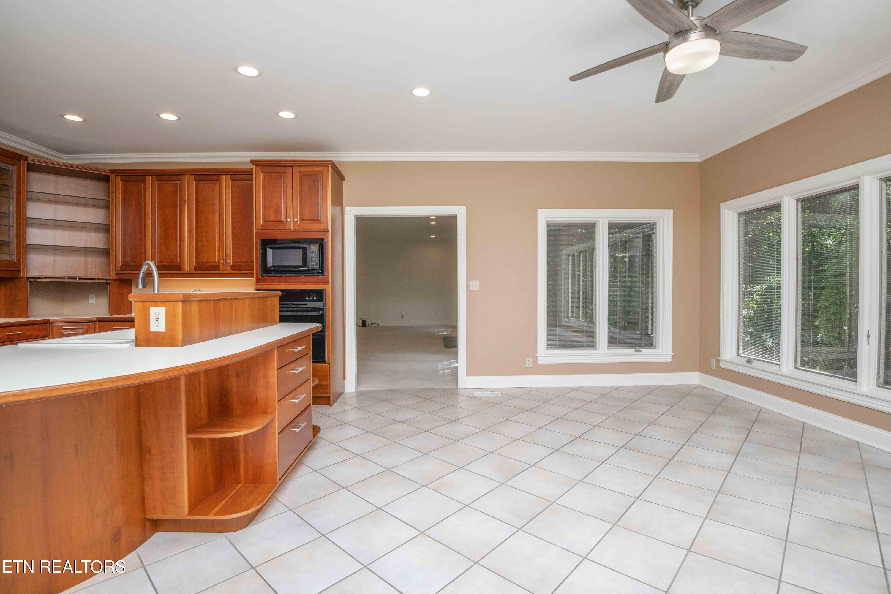 197 Whippoorwill Drive Oak Ridge, TN 37830 - Photo 10 of 40 KITCHEN
