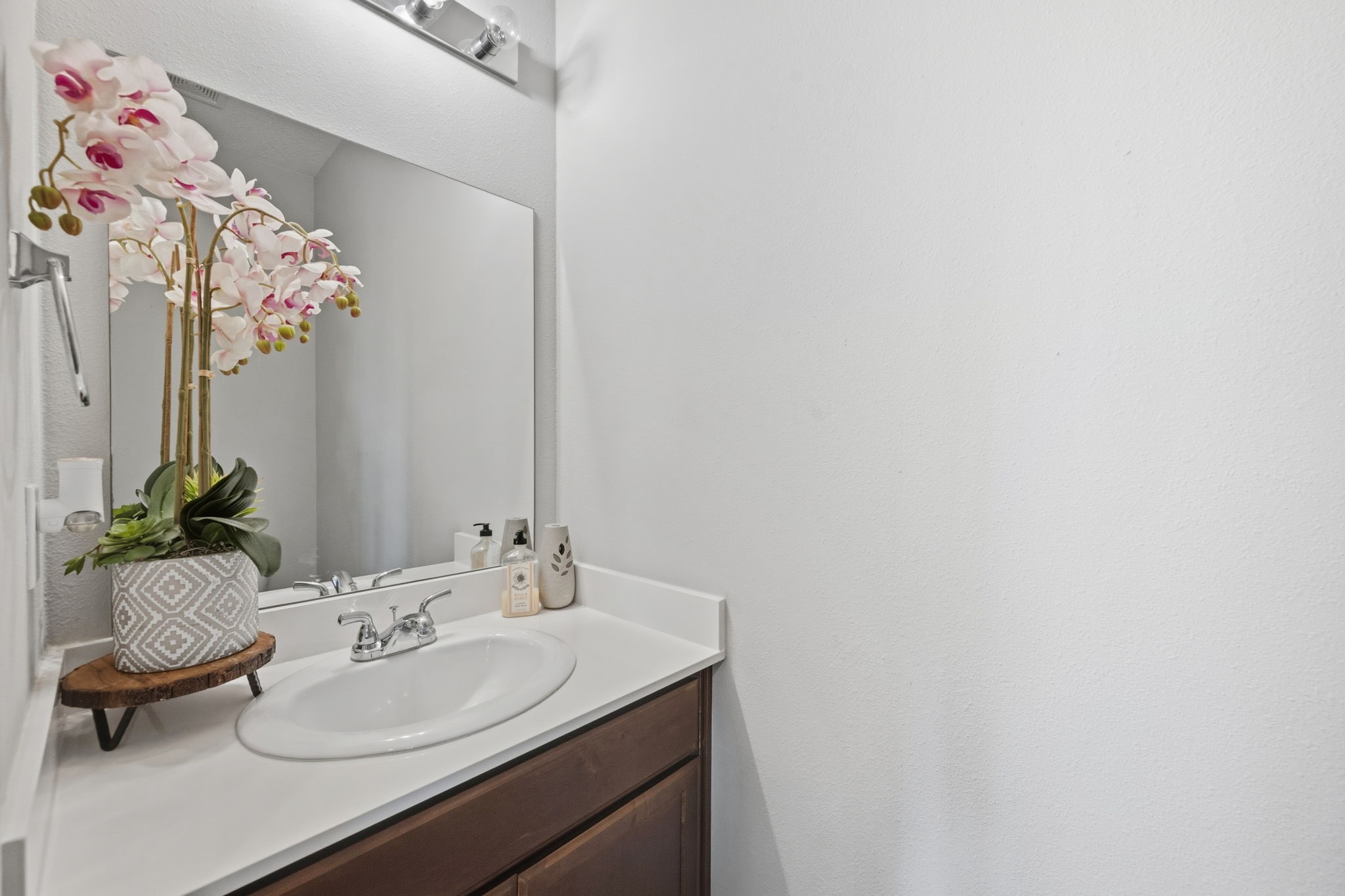 727 Road 5105 Cleveland, TX 77327 - Photo 13 of 22 a bathroom with a sink and a mirror