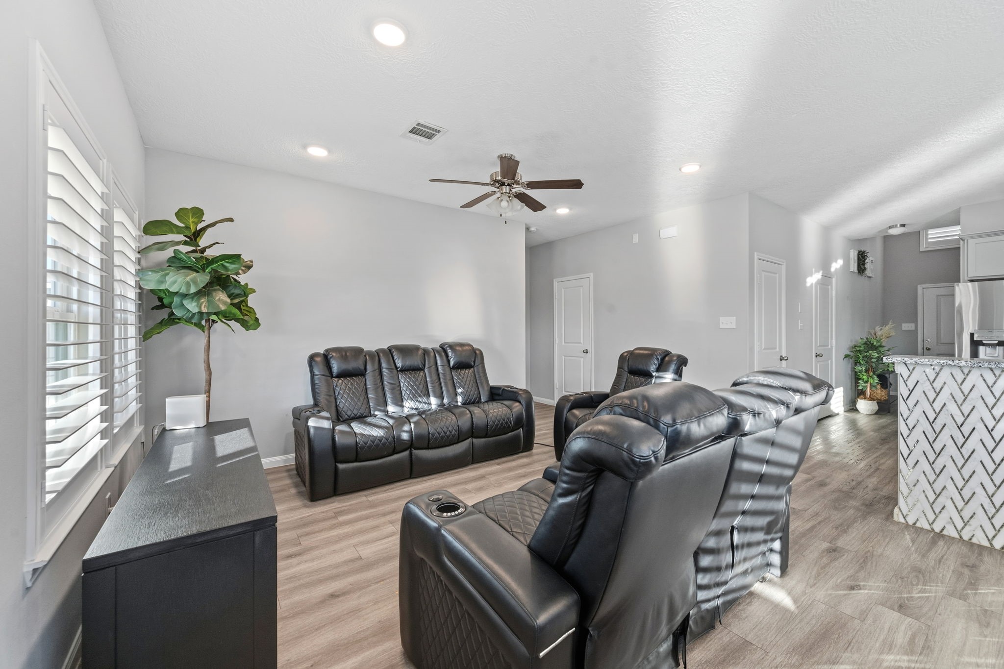 727 Road 5105 Cleveland, TX 77327 - Photo 8 of 22 a living room with furniture