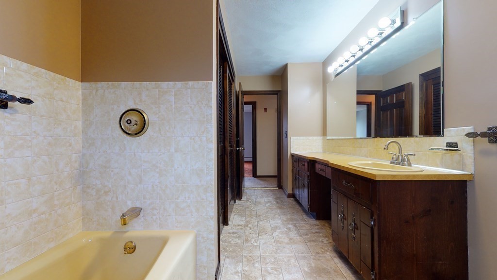 91 Dodge Hill Road Sutton, MA 01590 - Photo 25 of 42 a bathroom with a tub sink and mirror