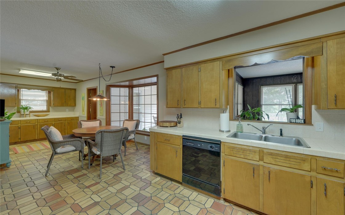 76 Rowland Road Hartwell, GA 30643 - Photo 7 of 39