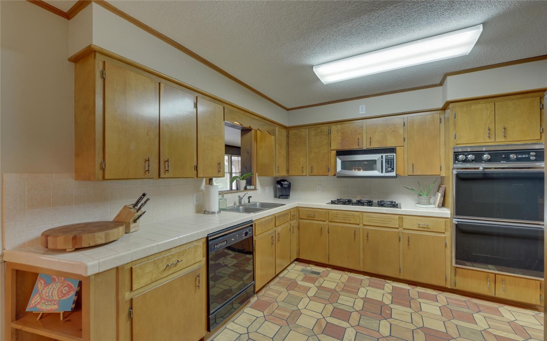 76 Rowland Road Hartwell, GA 30643 - Photo 8 of 39
