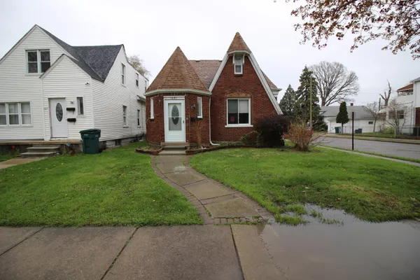 $155,000 | 1681 Lafayette Boulevard, Lincoln Park, MI 48146