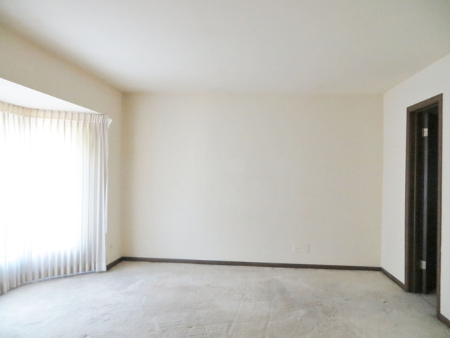 2600 Windsor Mall, Unit 3A Park Ridge, IL 60068 - Photo 14 of 18 a view of an empty room and a window