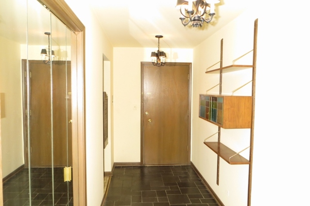 2600 Windsor Mall, Unit 3A Park Ridge, IL 60068 - Photo 5 of 18 a view of a hallway with windows
