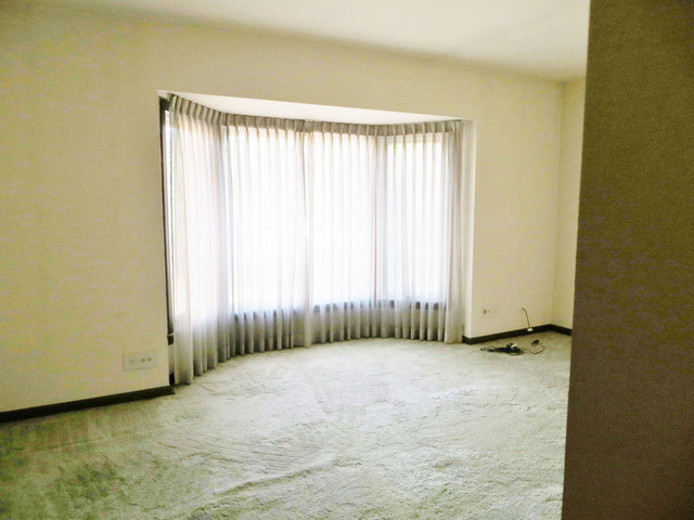 2600 Windsor Mall, Unit 3A Park Ridge, IL 60068 - Photo 7 of 18 an empty room with a window