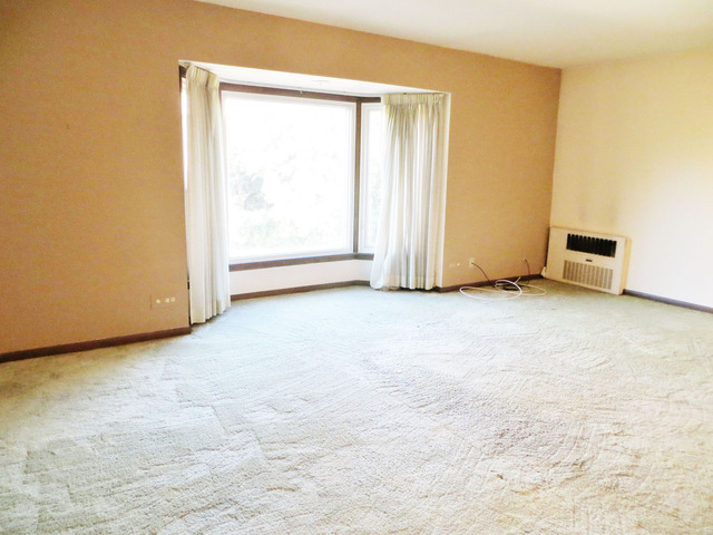 2600 Windsor Mall, Unit 3A Park Ridge, IL 60068 - Photo 8 of 18 an empty room with windows