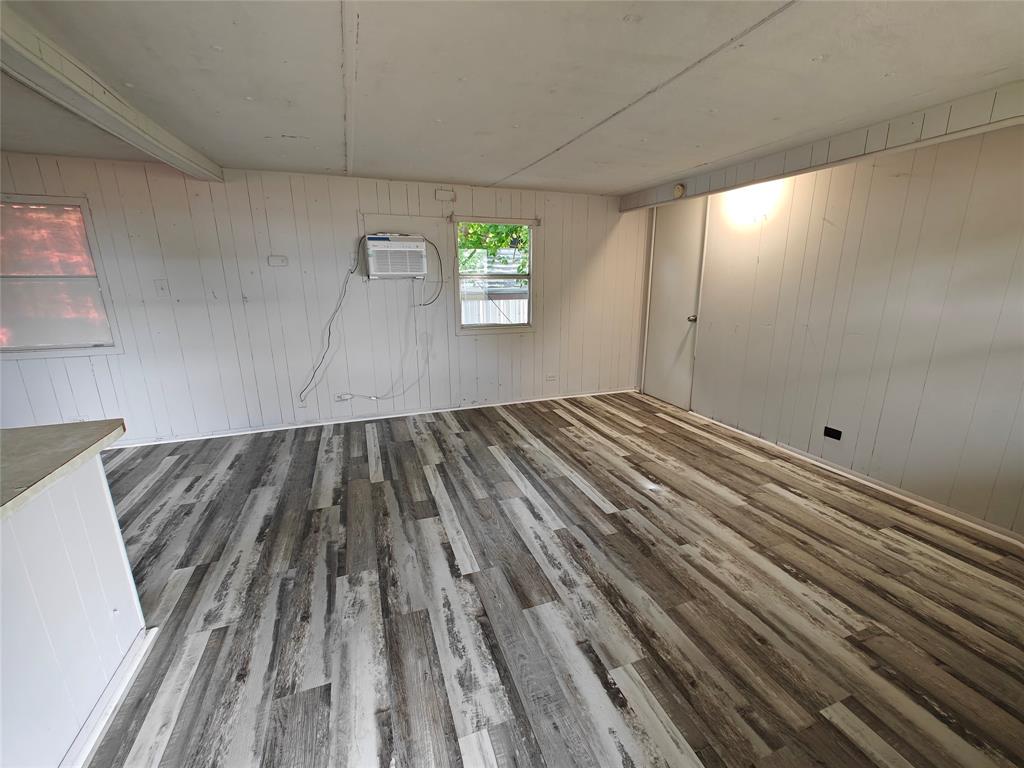 411 East Locust Street Whitewright, TX 75491 - Photo 2 of 7