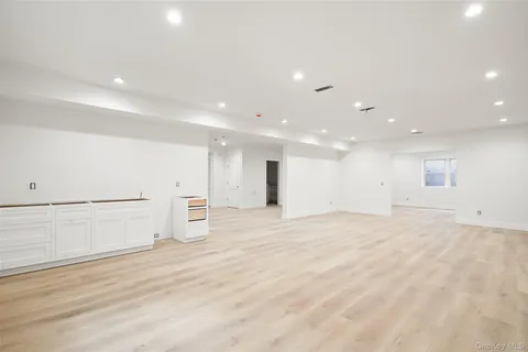 $4,495,000 | 8 Crest Lane, Scarsdale, NY 10583