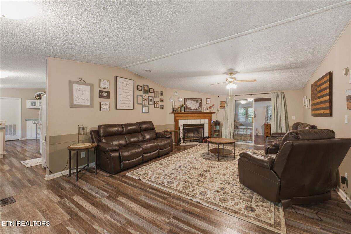 1814 Big Gully Road Maryville, TN 37801 - Photo 6 of 43 06-Living Room