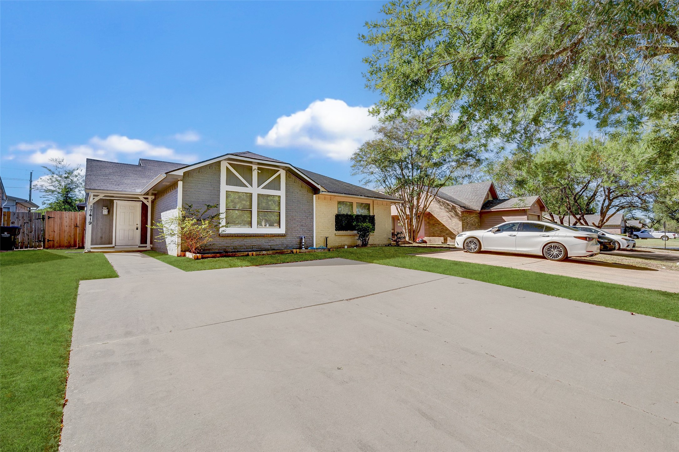 Extra Wide Driveway!