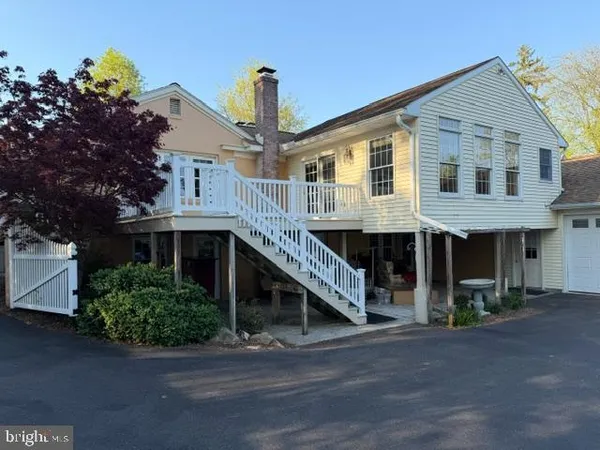 a view of house with backyard