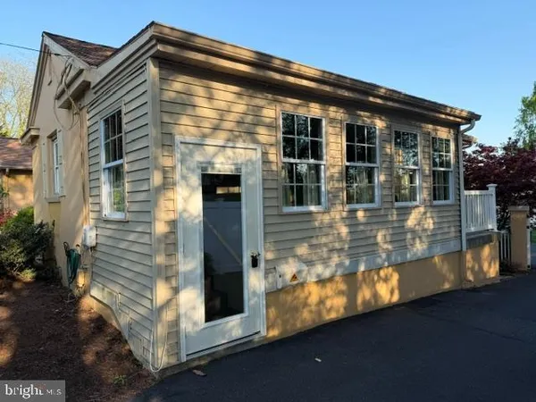 a view of a house with backyard and porch