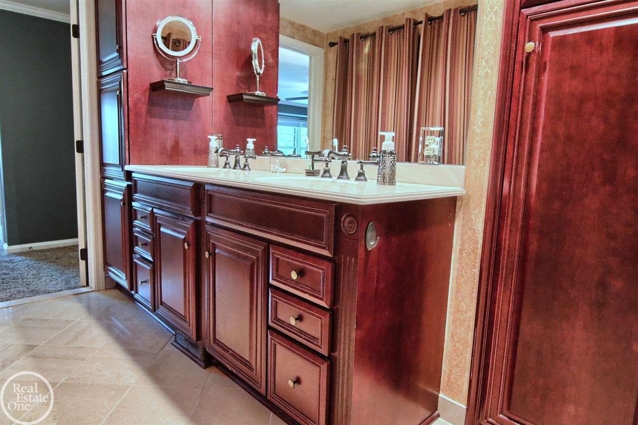85 Stephens Road Grosse Pointe, MI 48236 - Photo 20 of 33