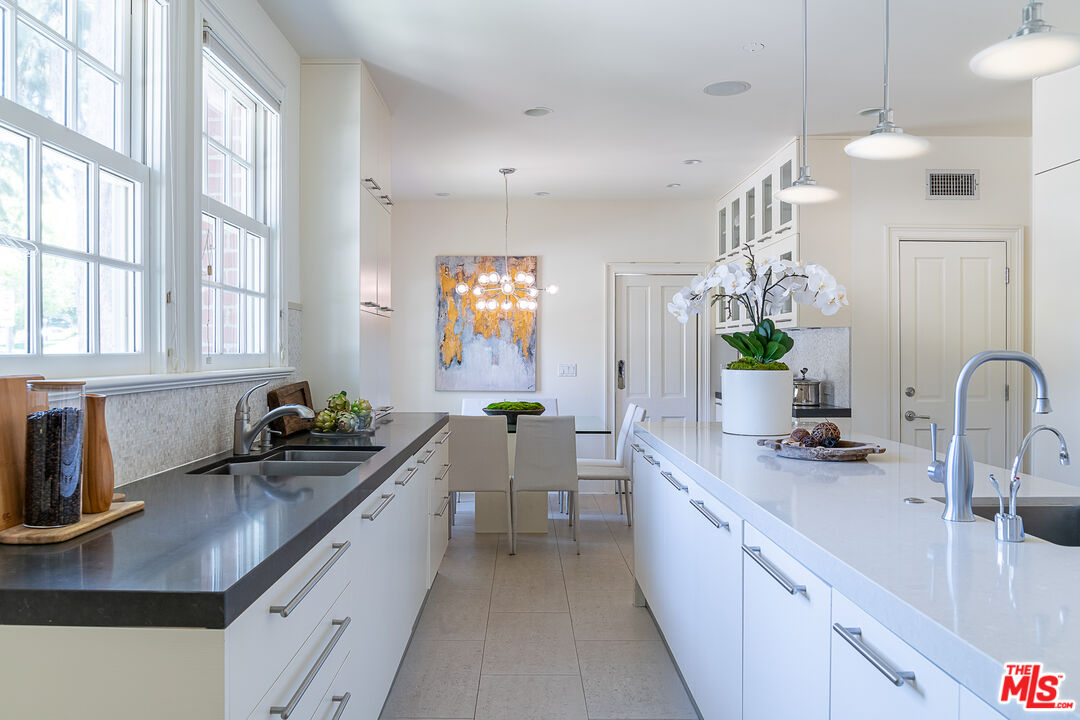 801 Devon Avenue Los Angeles, CA 90024 - Photo 8 of 29