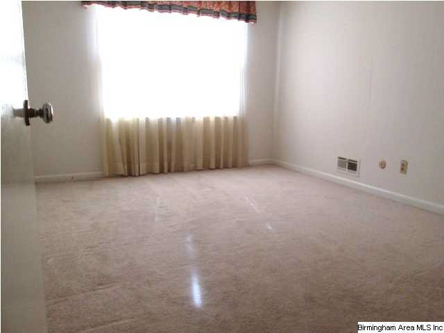 924 Hagwood Road Birmingham, AL 35235 - Photo 13 of 28