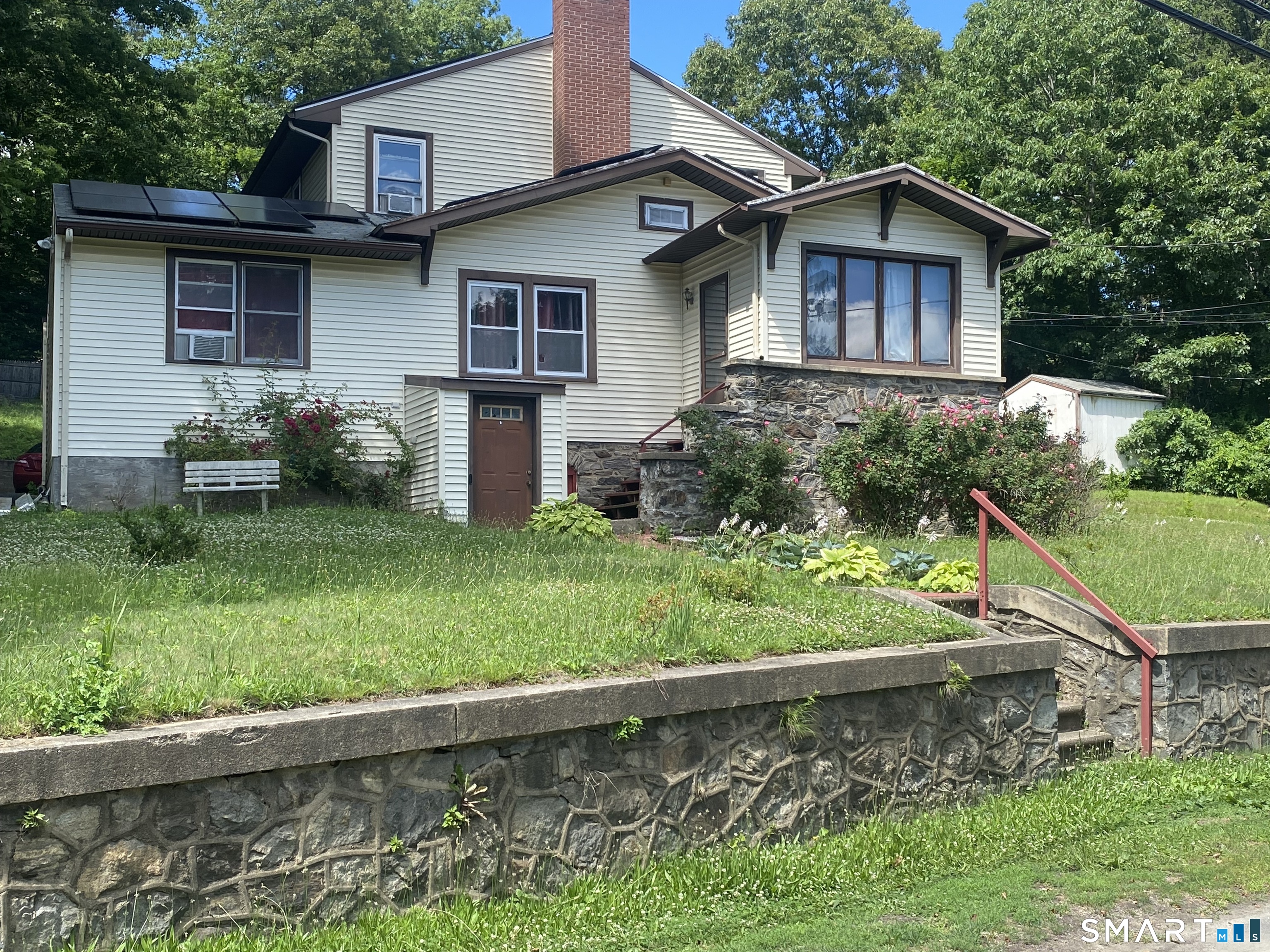 152 Delaware Avenue Waterbury, CT 06708 - Photo 2 of 40