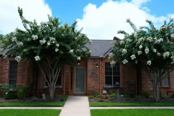 $1,950 | 107 Manor Place, Lake Jackson, TX 77566