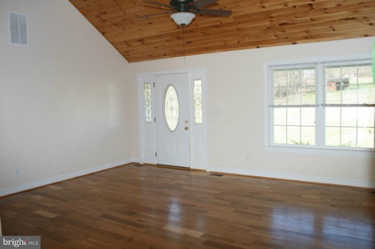 548 Frog Hollow Road Winchester, VA 22603 - Photo 1 of 18 Living Room