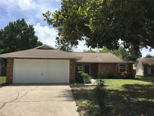 $2,100 | 2105 David Court, Mount Dora, FL 32757