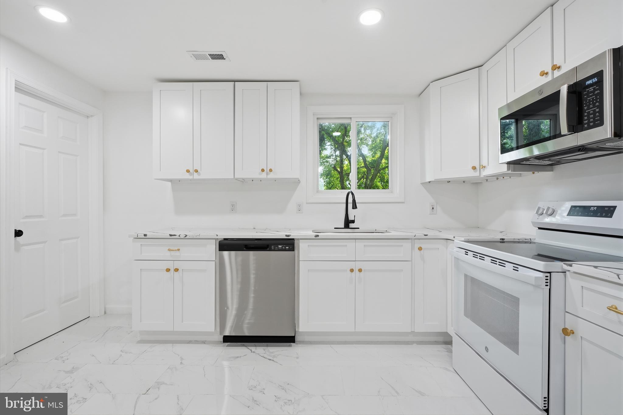 227 West Ferry Road Yardley, PA 19067 - Photo 10 of 42