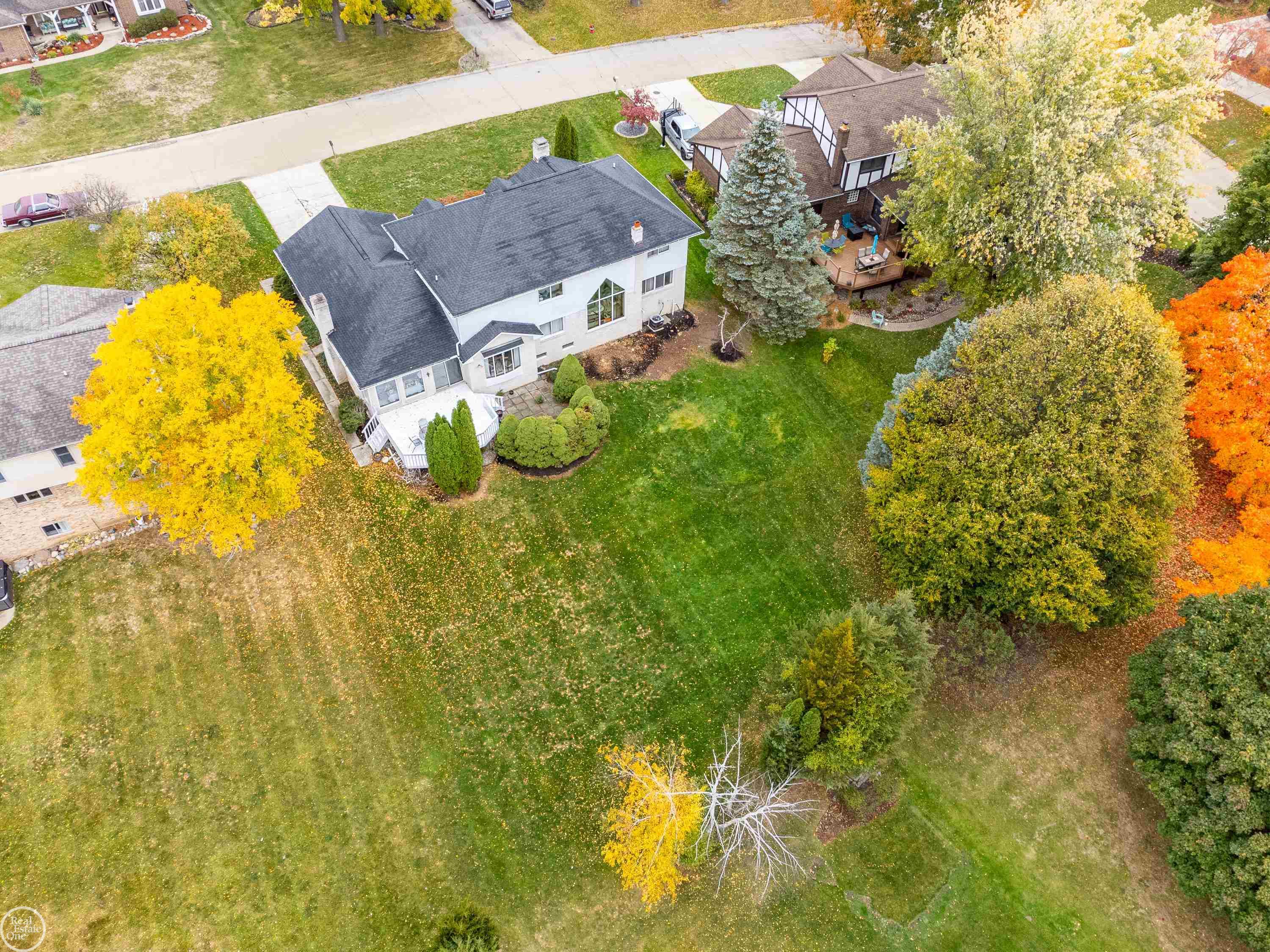 2837 Kilburn Court Rochester, MI 48306 - Photo 15 of 47 50099262-14.JPG