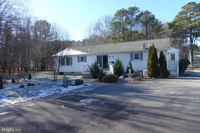 a view of a house with a yard and plants