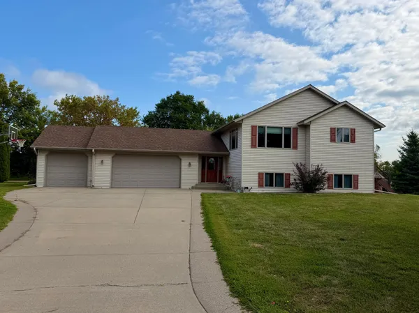 $388,000 | 105 Cedar Court, Maple Lake, MN 55358