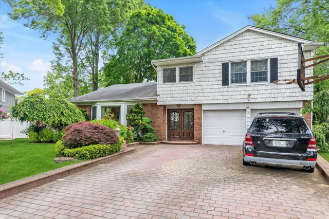 $1,399,000 | 60 Nottingham Court, Manhasset Hills, NY 11040