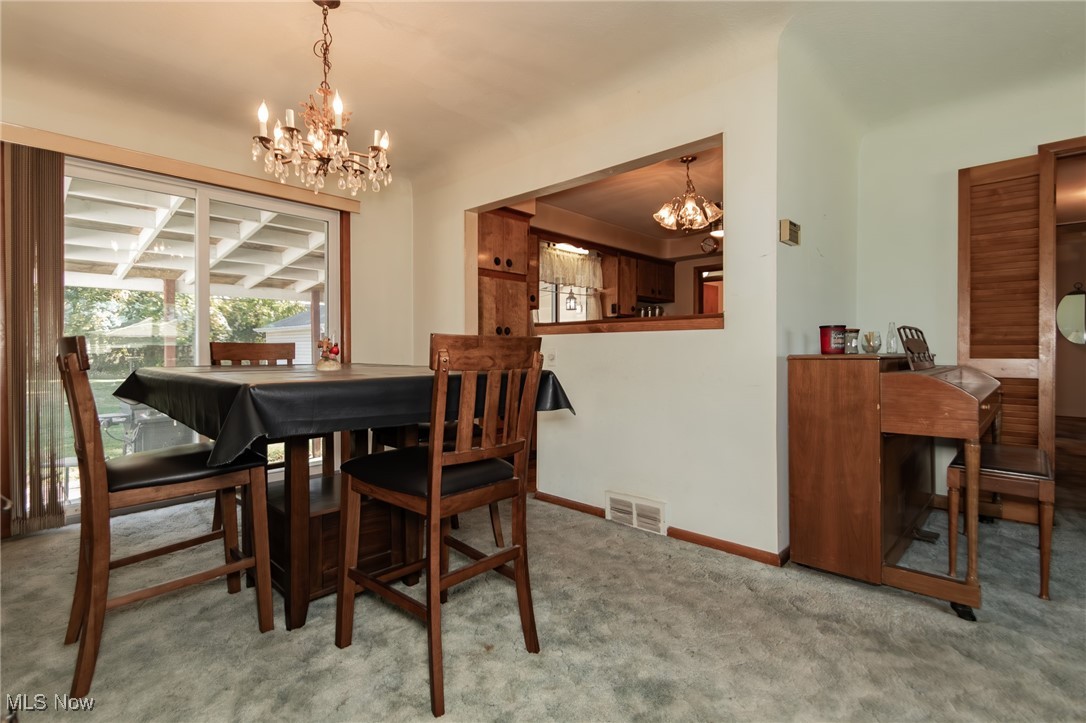 6132 Westerham Road Cleveland, OH 44124 - Photo 4 of 27 Dining room