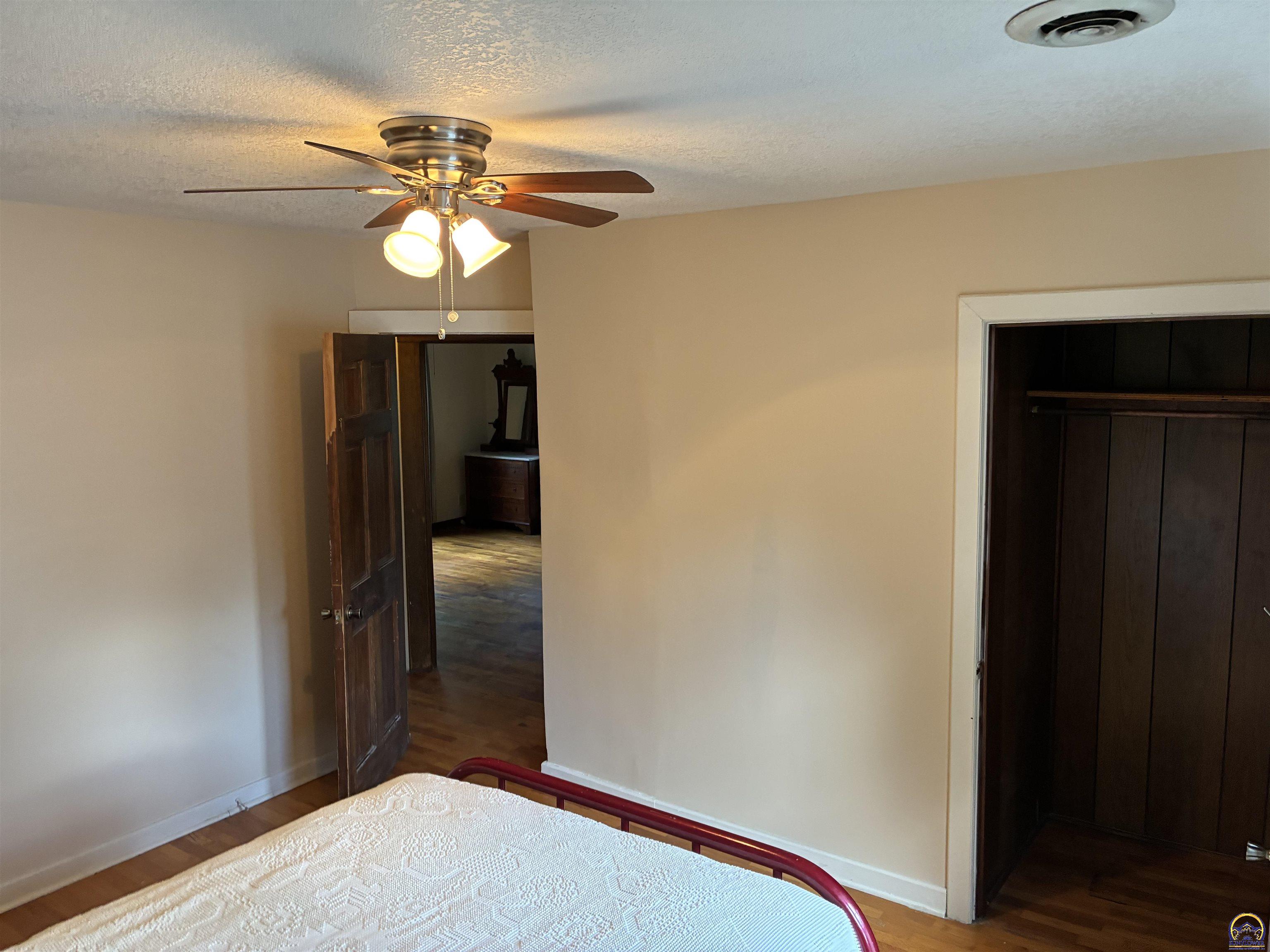 1279 Southwest MacVicar Avenue Topeka, KS 66604 - Photo 23 of 34