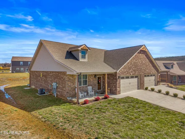 $399,900 | 3040 Villas Creekside Drive, Dandridge, TN 37725