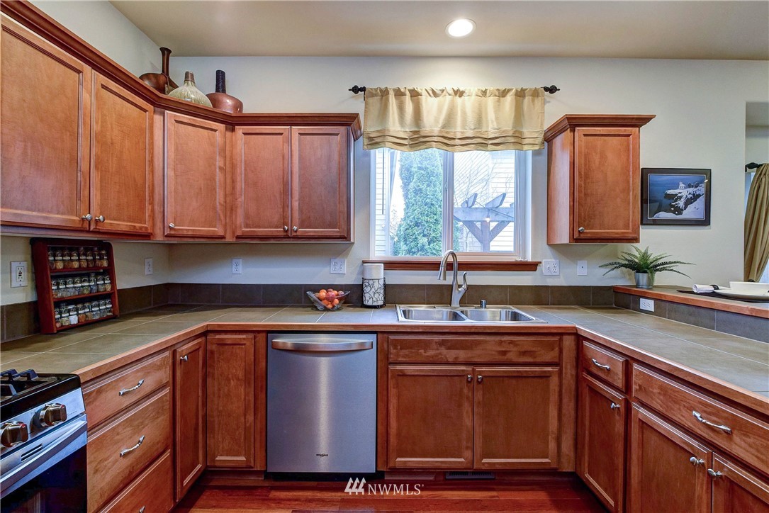 16517 37th Drive Southeast Bothell, WA 98012 - Photo 8 of 32 Gallery Image 8