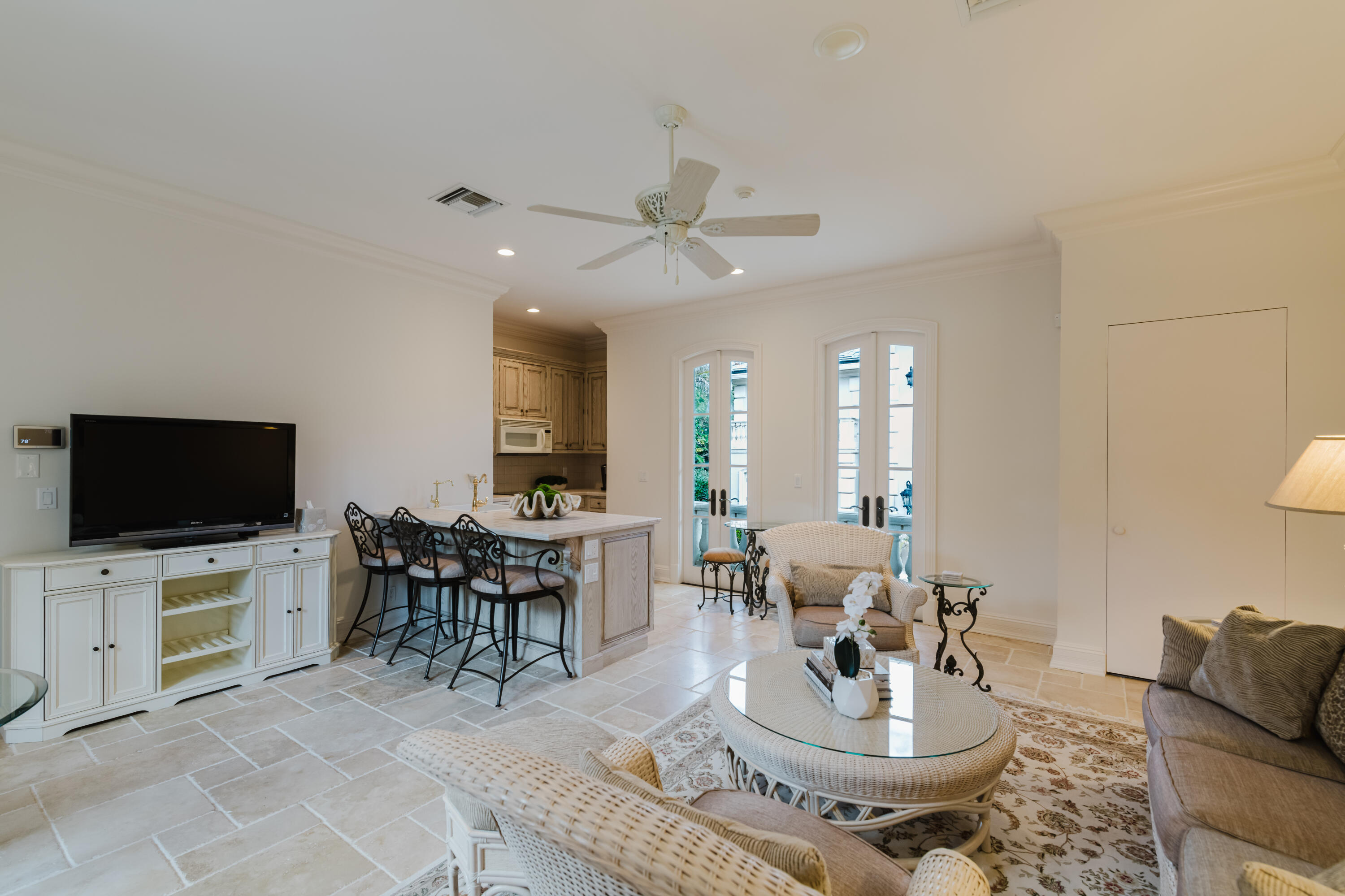 19 North Beach Road Jupiter Island, FL 33455 - Photo 70 of 80 Guest House - Living Room