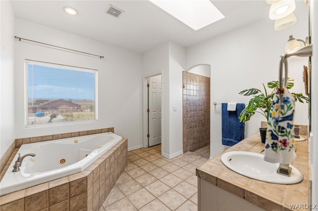 9332 Branded Road Kingman, AZ 86401 - Photo 17 of 44 a bathroom with a sink and a bathtub