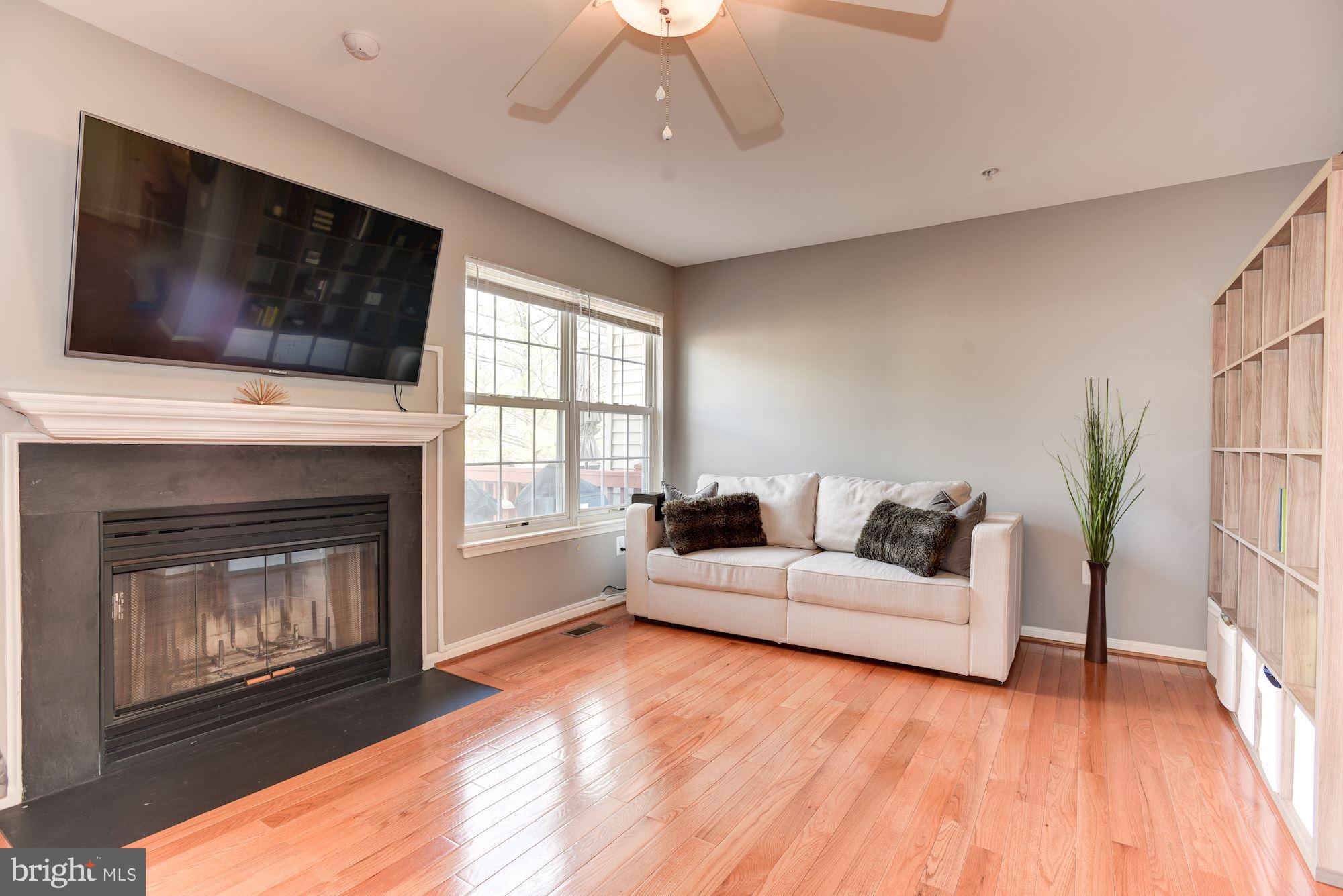 3022 Spice Bush Road Laurel, MD 20724 - Photo 12 of 42 Living Room