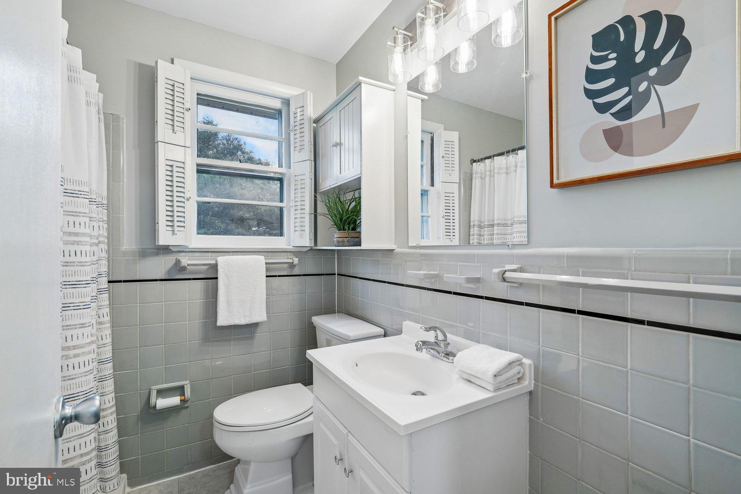 10015 Grayson Avenue Silver Spring, MD 20901 - Photo 24 of 62 Primary Bath